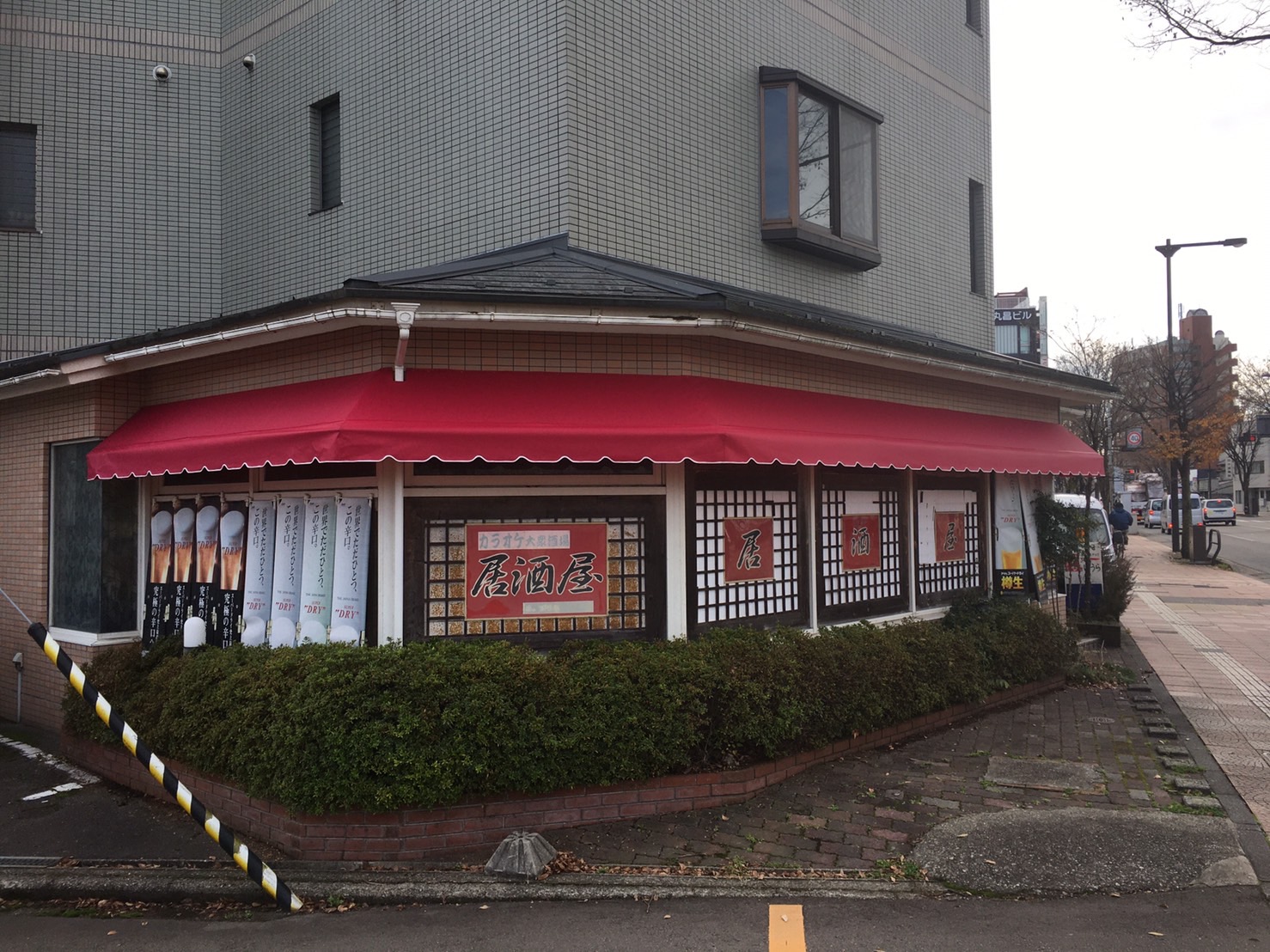 店舗周り雨除け日よけテント